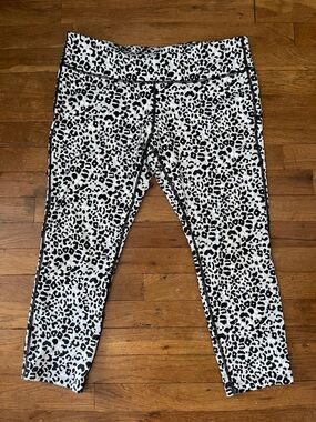 Nike Dri Fit XL Black and White Leopard Print Leggings